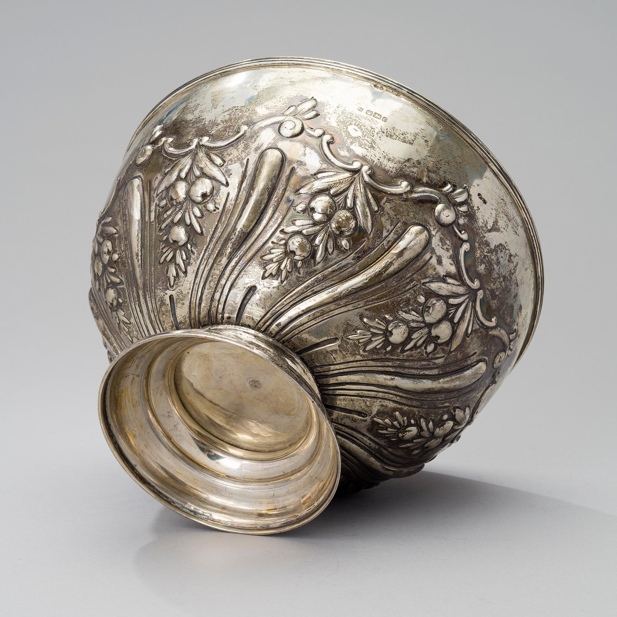 BOWL, silver, Sheffield 1897, weight 560 g.