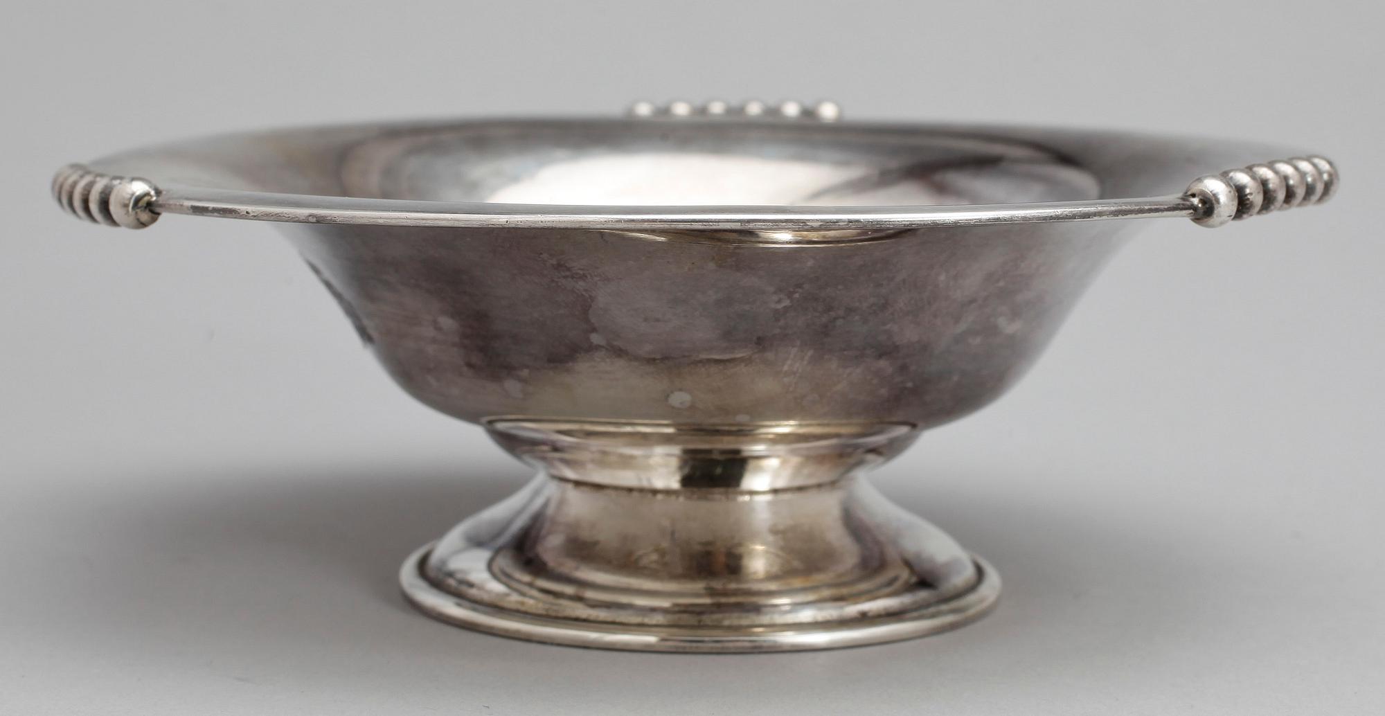 PARTI SILVER, 12 delar, tot vikt ca 322 gram, bl a CG Hallberg, Stockholm, dat 1926.