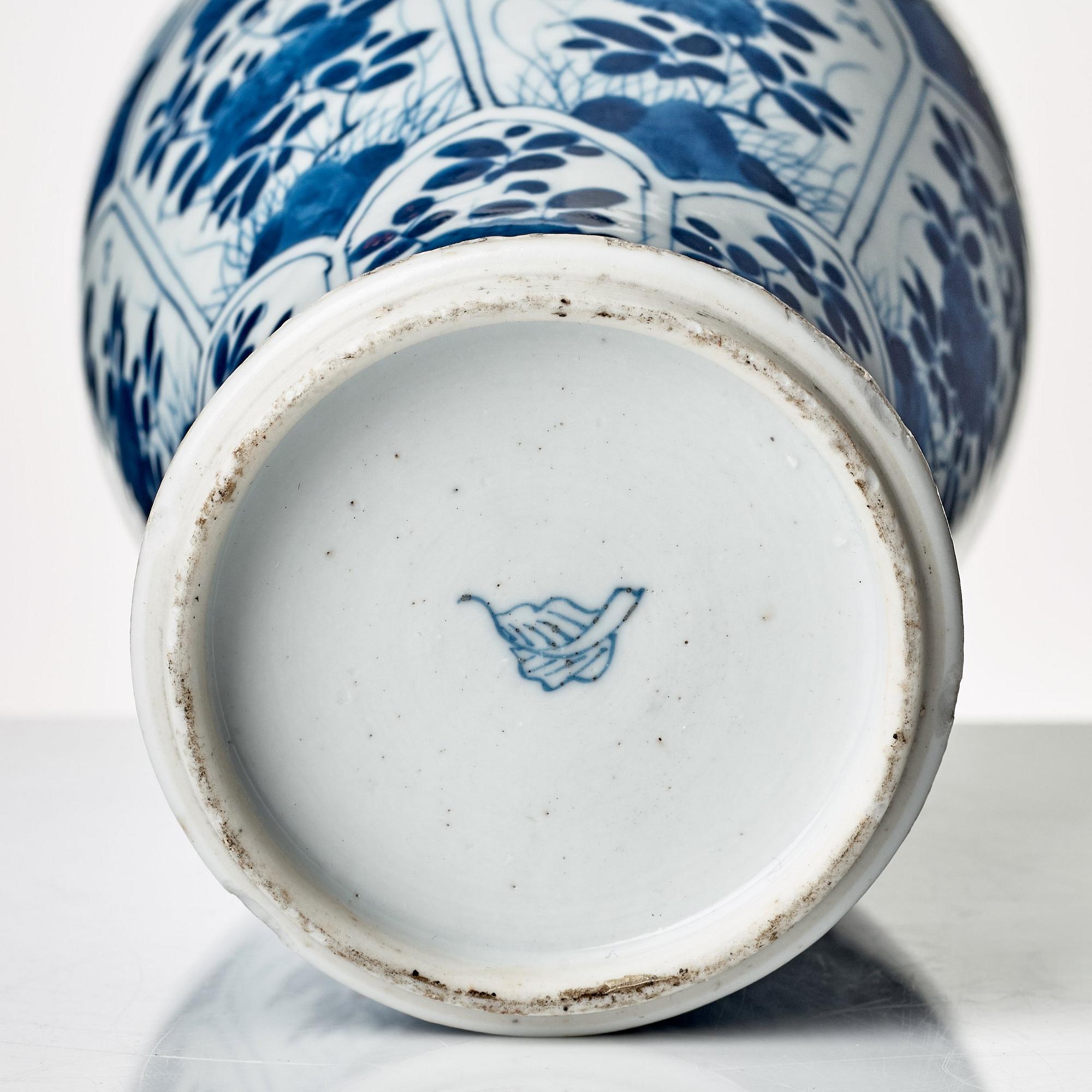 Two blue and white vases, Qing dynasty, Kangxi (1662-1722).