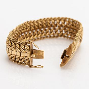 An 18K gold bracelet.