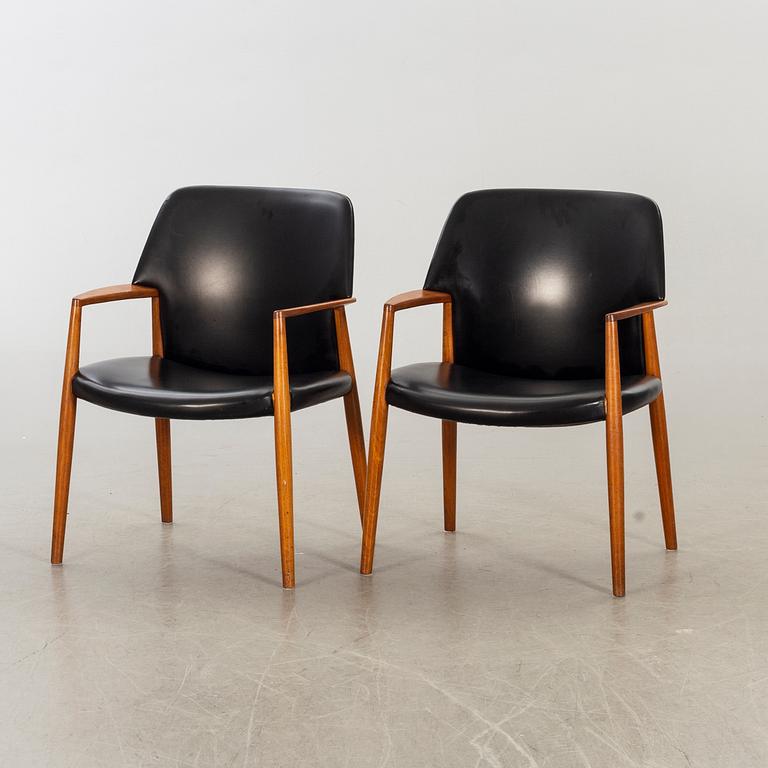 AKSEL BENDER MADSEN/EJNAR LARSEN,  karmstolar modell 6302  ett par för Fritz Hansen 1950/55.