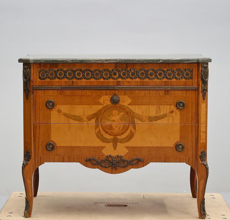 BYRÅ, gustaviansk stil, omkring 1900-talets mitt.