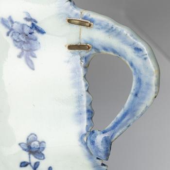 Fat, tre stycken, porslin. Qingdynastin, Qianlong (1736-95).