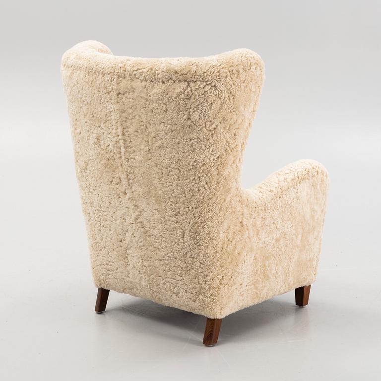 Fåtölj, variant på modell 1672 Fritz Hansen.