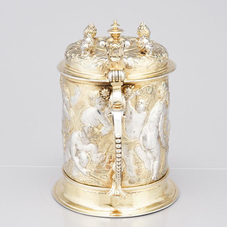 A German 17th century silver-gilt tankard,  mark of Abraham I Drentwett, Augsburg 1645-50.