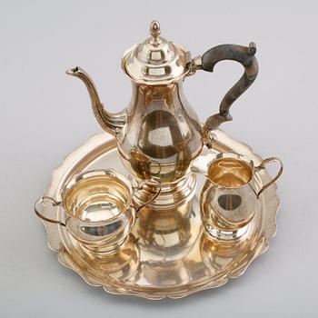 KAFFESERVIS, 4 delar, sterlingsilver, 1900-talets första hälft. Vikt ca 1390 gram.