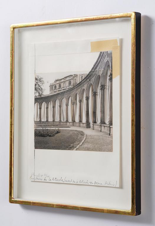Christo Vladimirov Javacheff, "Curtains for la Rotonda, project for Milan" ur: "Five Urban Projects".
