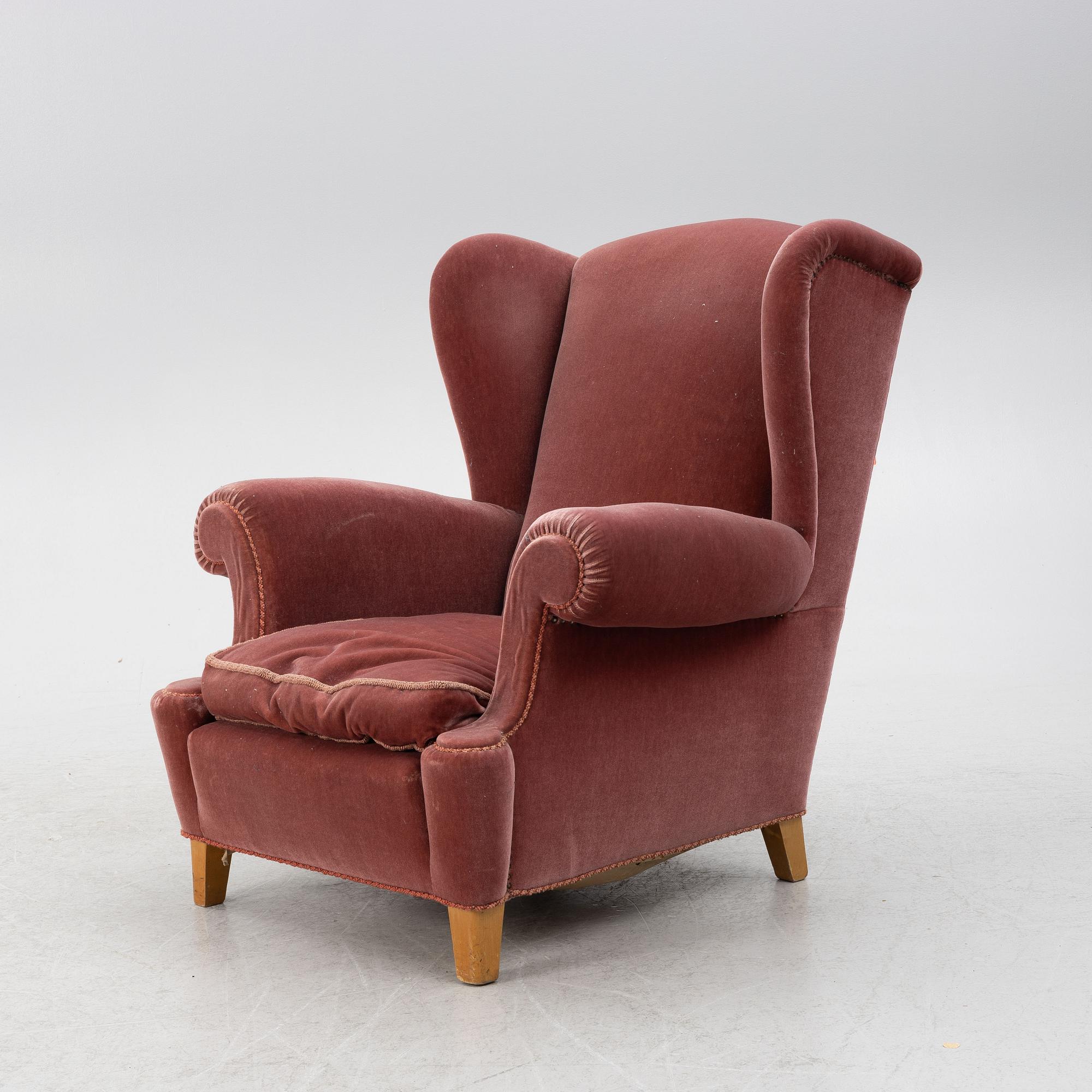 A lounge chair, Swedish modern, first half of the 20th century.
