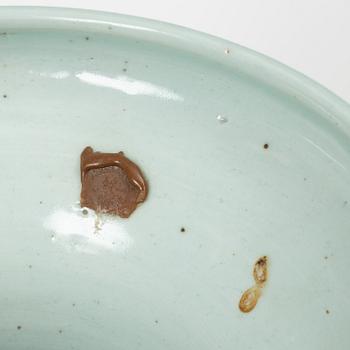 A porcelain vase, China, l19th century.