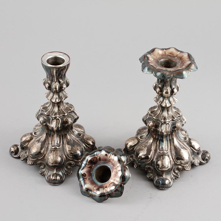 LJUSSTAKAR, ett par, silver, C.G Hallberg, Stockholm, rokokostil, 1944.