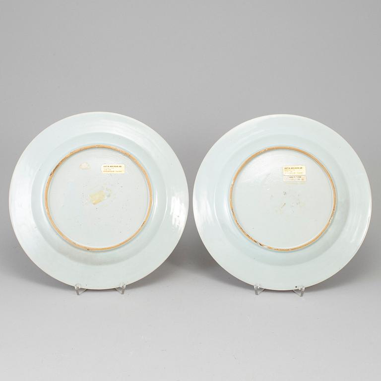 A pair of famille rose serving dish, Qing dynasty, Qianlong (1736-95).