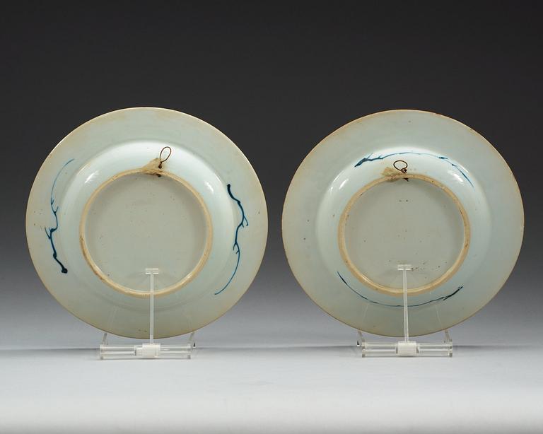 TALLRIKAR, ett par, kompaniporslin. Qing dynastin, Qianlong (1736-95).