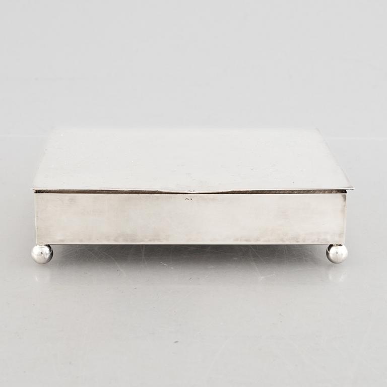 Kortskrin, silver, svensk importstämpel, 1900-talets första hälft.