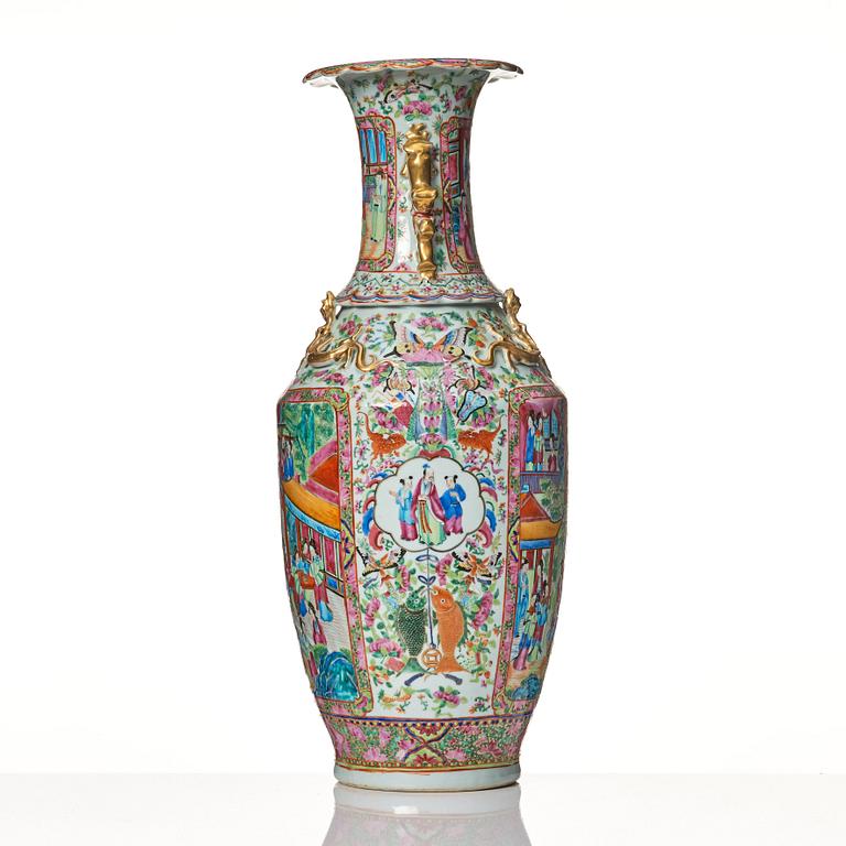 A large Canton famille rose vase, Qing dynasty, 19th Century.