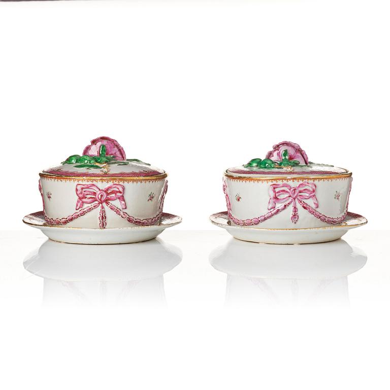 A pair of famille rose 'Export porcelain' tureens with covers, Qing dynasty, 18th century.