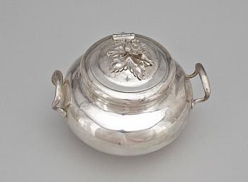 SOCKERSKÅL, silver, nyrokoko, Alexander Mitin, St Petersburg, 1859. Totalvikt 353 g.