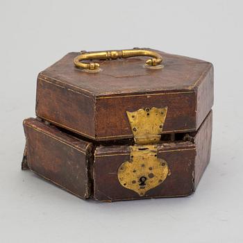 A gilded brass baroque travel clock from around 1700, with original case.