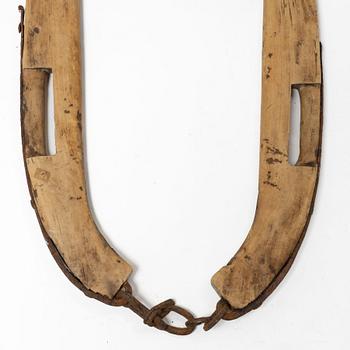 Lokor, ett par, Allmoge, daterade 1827.