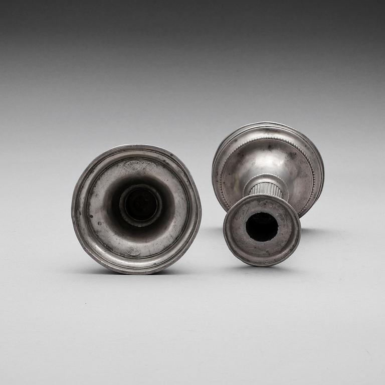LJUSSTAKAR, ett par, sengustavianska, ostämplade, Sverige 1700/1800-tal.