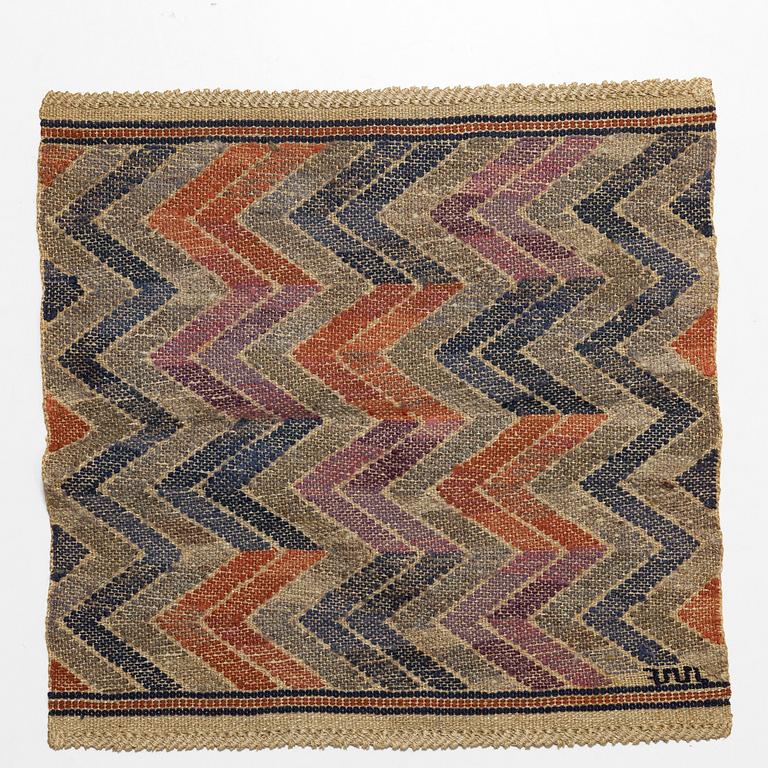 Märta Måås-Fjetterström, vävnad, inplock på linnebotten, sign MMF.