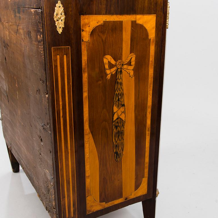 A Gustavian chest of drawers, late 18th century.