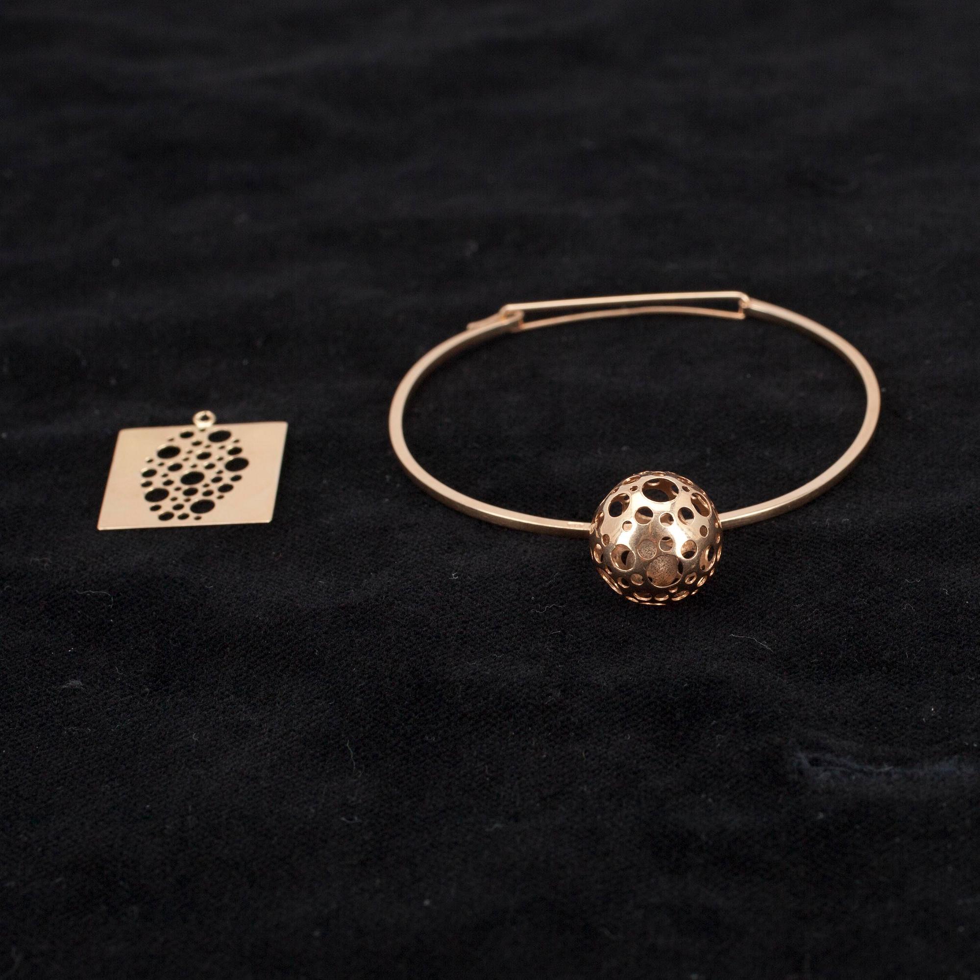 SMYCKEN, 7 st. guld 14K, Liisa Vitali. NW Helsingfors 1970-tal. Vikt ca. 22,5 g.