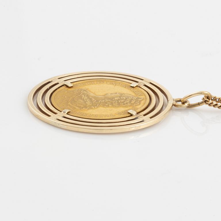 Pendant in gold with Maria Theresia, with chain.