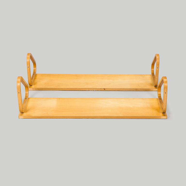 Alvar Aalto, vägghyllor, 2 st, modell 112A för O.Y. Huonekalu- ja Rakennustyötehdas A.B. 1900-talets mitt.