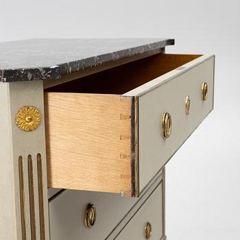 Chest of drawers, Gustavian style, first half of the 20th century.