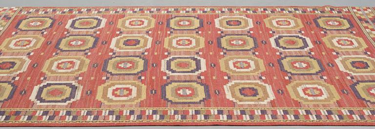 Märta Måås-Fjetterström, A carpet, "Röda åttan", flat weave, ca 295 x 199,5-202 cm, signed MMF.