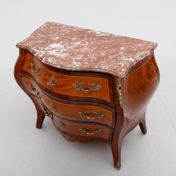 BYRÅ, rokokostil, 1900-talets mitt.