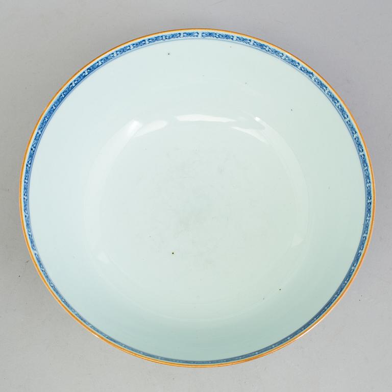 A chinese blue and white punch bowl. Qing dynasty, Qianlong (1736-95).