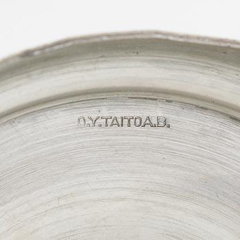 Paavo Tynell, ljusstakar, ett par modell 8025, ljusstake 8022, och skål, Taito, 1920/30-tal.