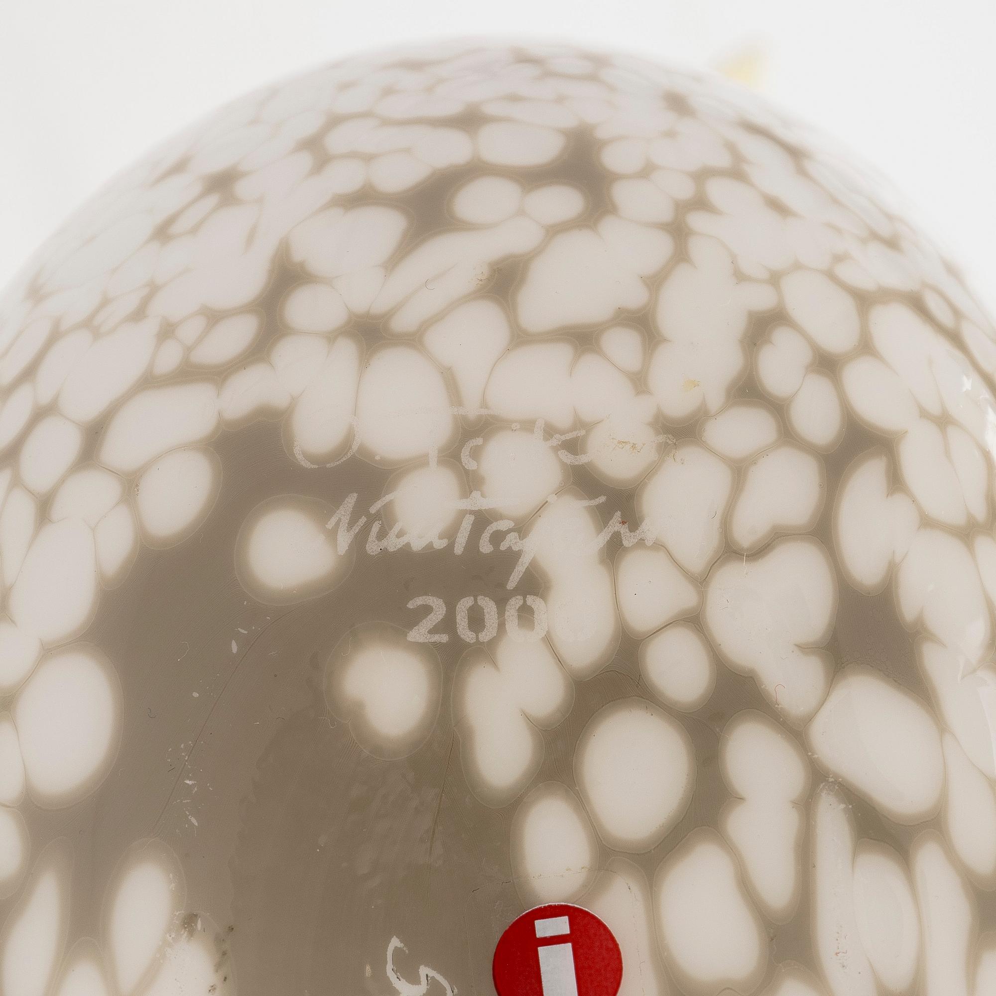 Oiva Toikka, an annual glass bird, 'Arctic tern', signed O. Toikka Nuutajärvi 2000 Sonera GSM A-sarja.