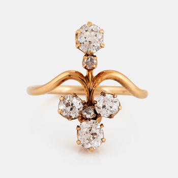 1039. Ring 14K guld med gammal- och rosenslipade diamanter totalvikt ca 0.75 ct.