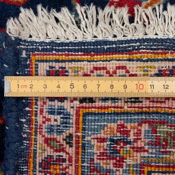 A Kashan carpet, a. 420 x 290 cm.