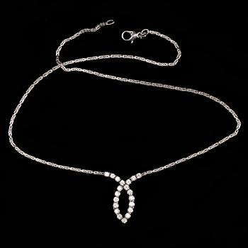 COLLIER, 18k vitguld med små diamanter tot ca 1 ct. Vikt 12 g.