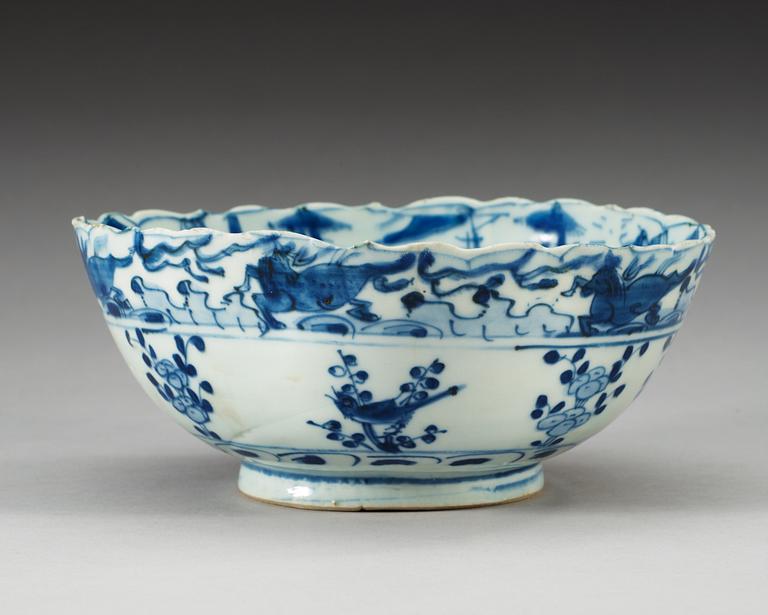 A blue and white bowl, Ming dynastin, Wanli (1573-1620).