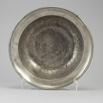 An 18th century pewter bowl.