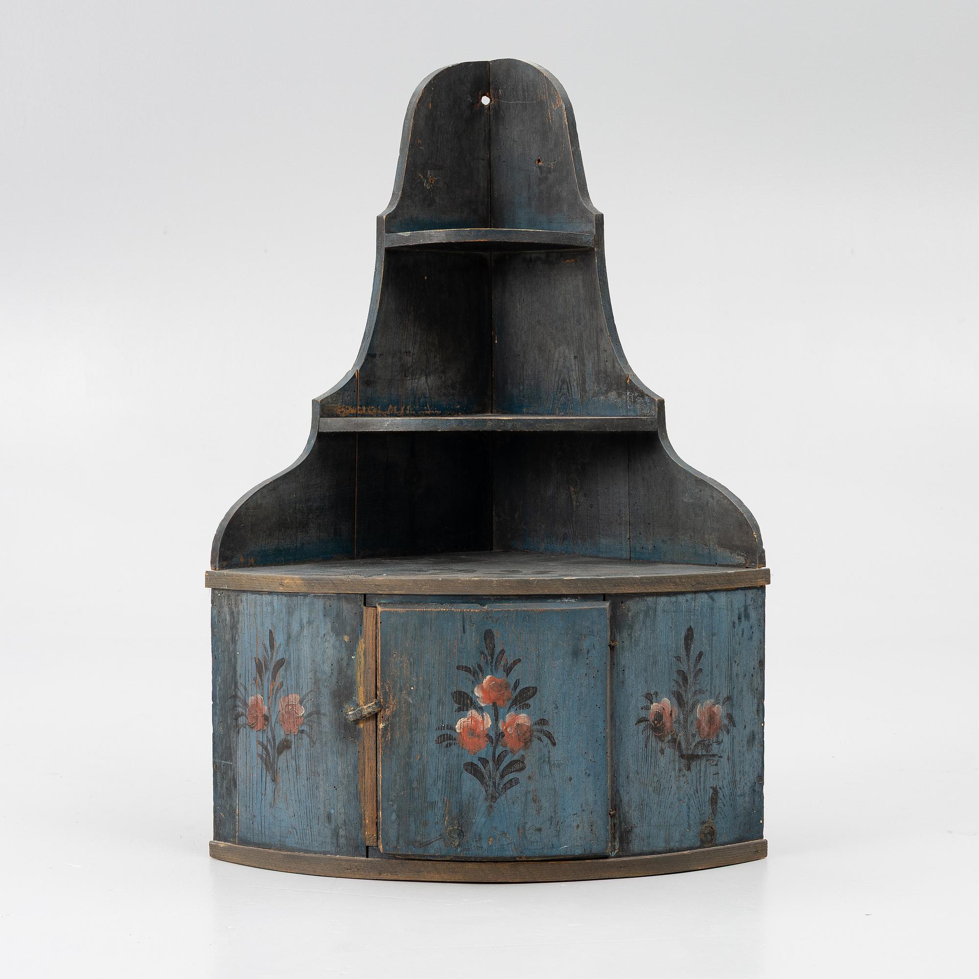 Hörnhängskåp, allmoge, 1800-tal.