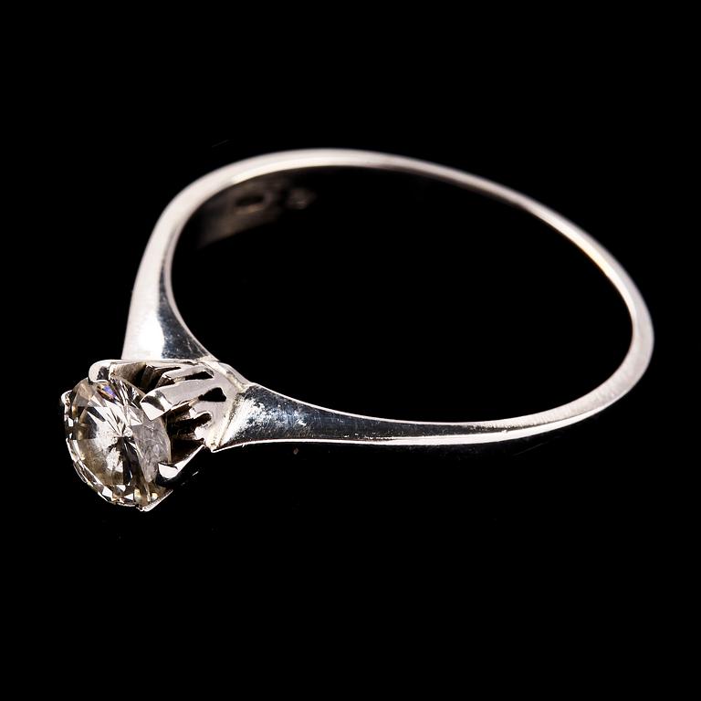 RING, 18k vitguld med briljantslipad diamant, ca 0.66 ct. Vikt 4 g.