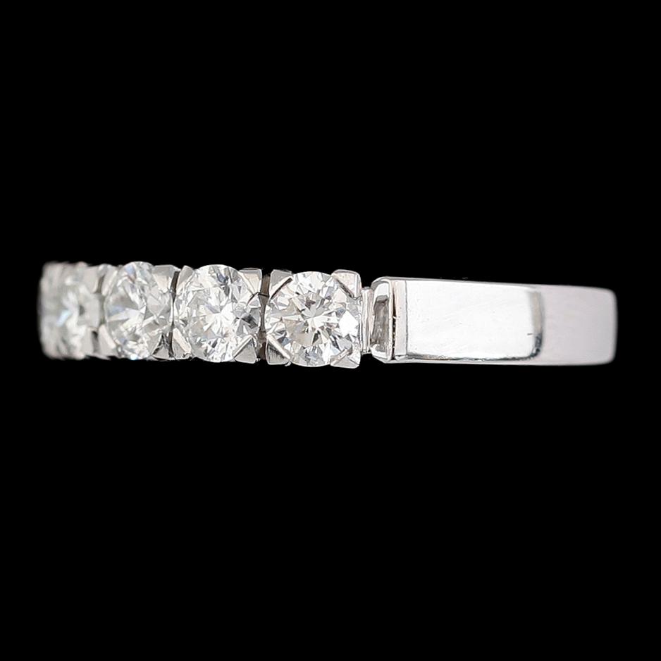 RING, 18K vitguld, briljantslipade diamanter tot ca 1.17 ct. Vikt ca 4 g.
