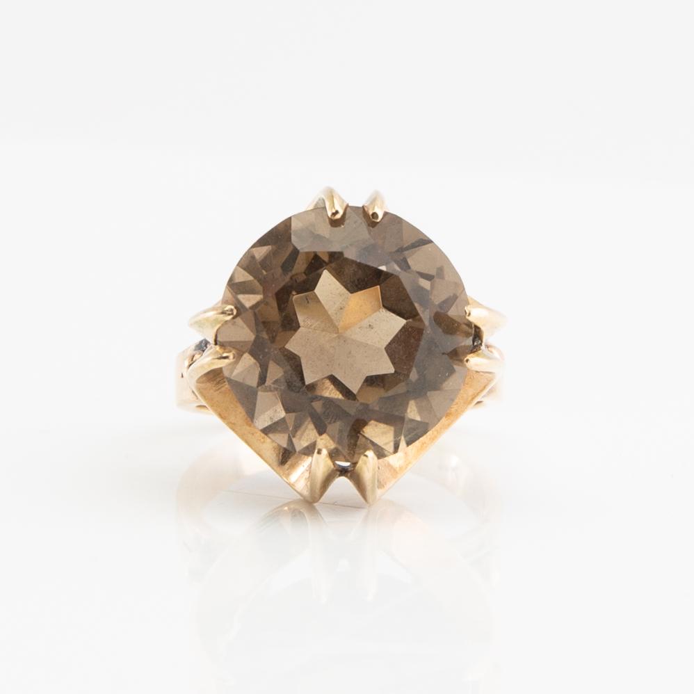 Ring, 18K gold with smoky quartz.