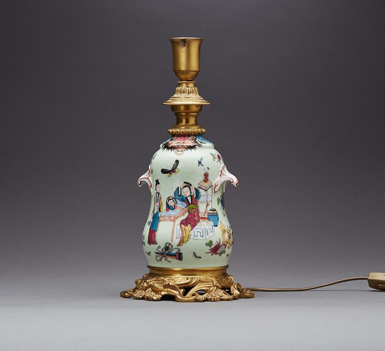 BORDSLAMPA, Kina 1900-talets början, porslin och brons.