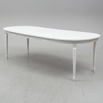 MATBORD, gustaviansk stil, 1900-talets slut. 2 iläggsskivor medföljer.