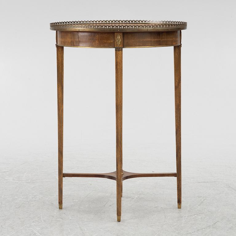 Sidobord, gustaviansk stil, omkring 1900.