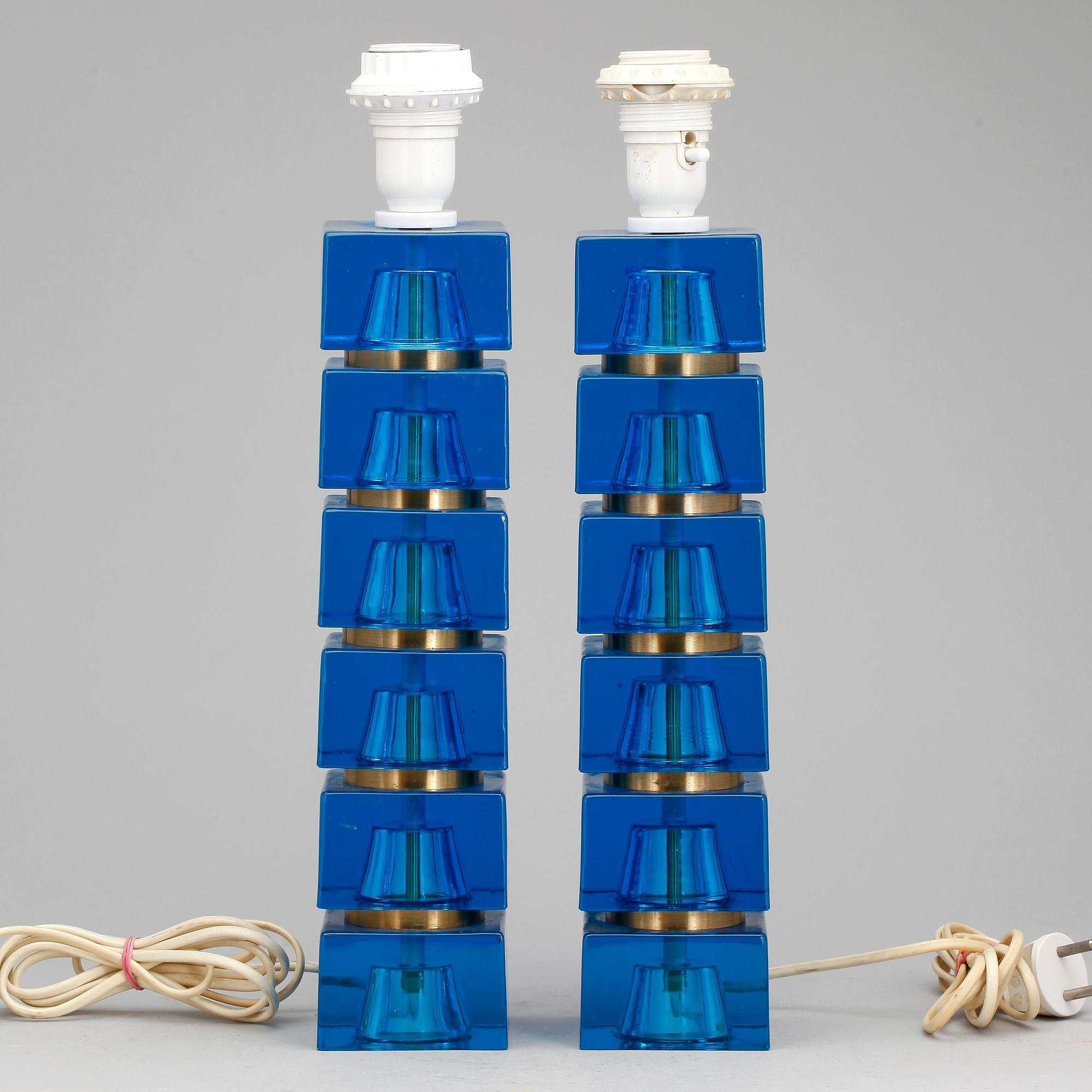 BORDSLAMPOR, ett par, glas, Carl Fagerlund, Orrefors, 1900-talets andra hälft.