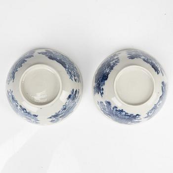 A set of 28 blue and white 'Fitz-Hugh' dishes and 8 bowls, Qing dynasty, circa 1800.