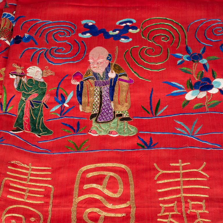 A large Chinese embroidred textile, early 20th Century.