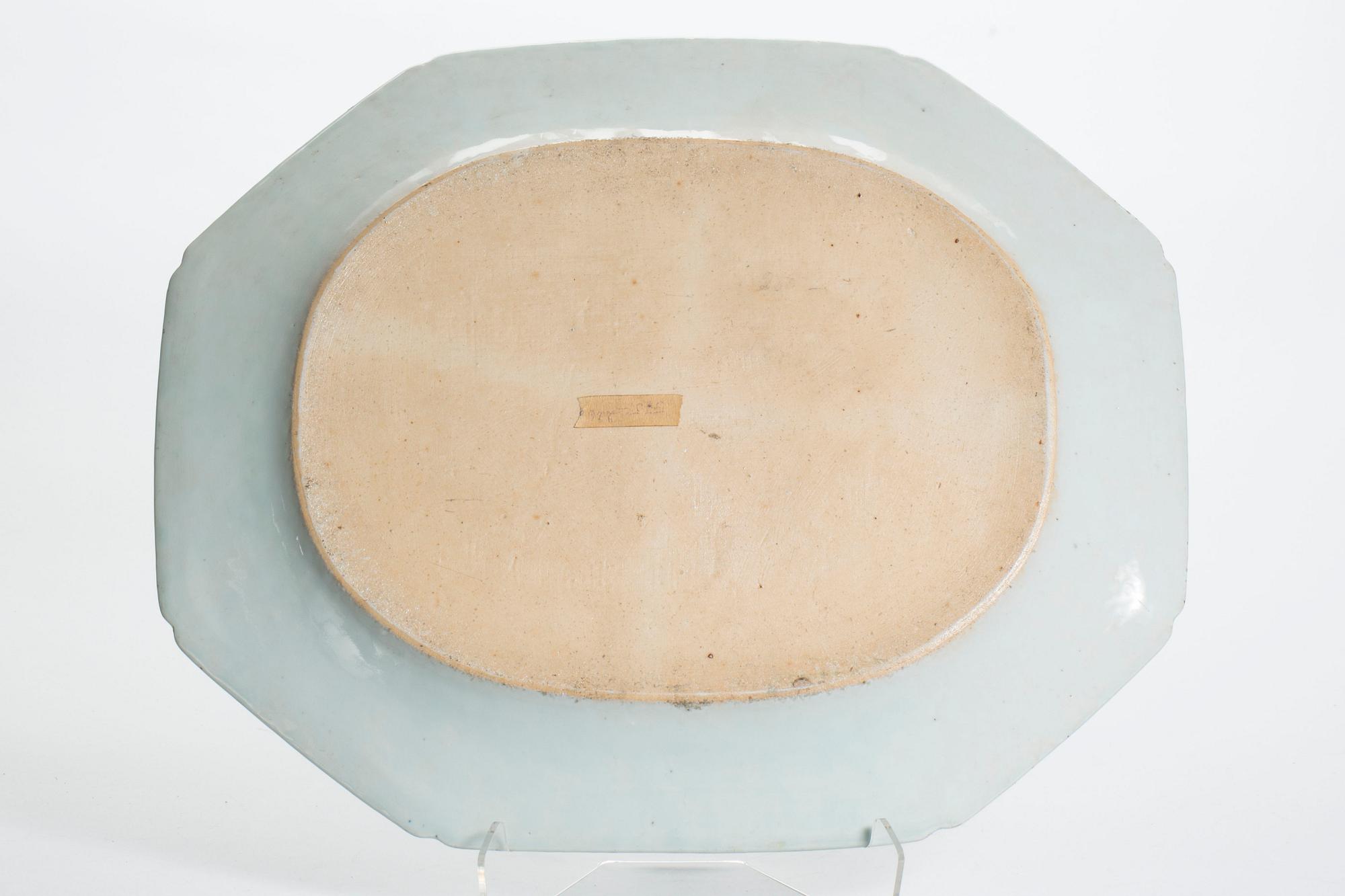 STEKFAT, porslin, Kina, Qianlong (1735-1796).